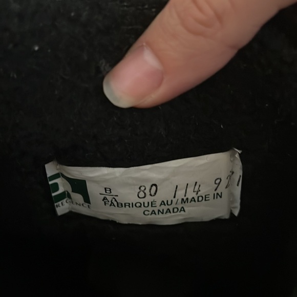 Régence Canada Size 8 black boots with a touch of brown in the back - Picture 5 of 7